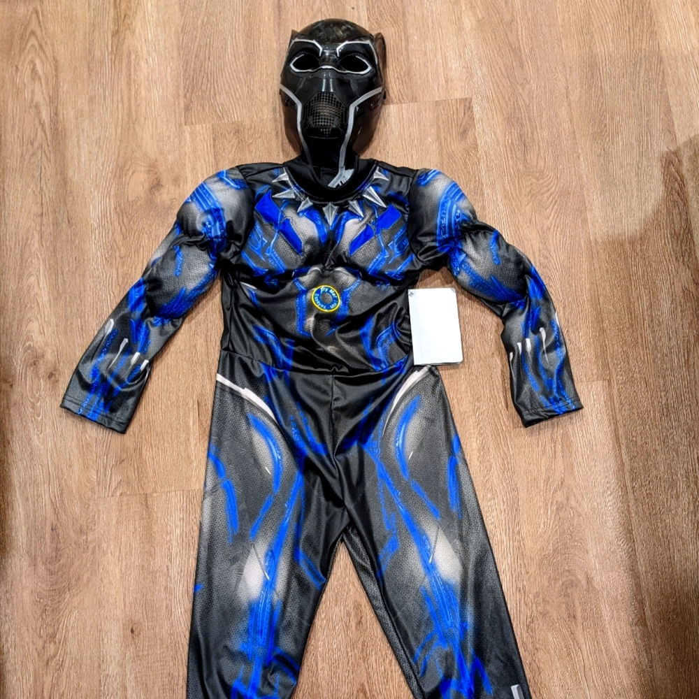 NWT Black Panther Official Disney Store Costume 5/6T Light Up